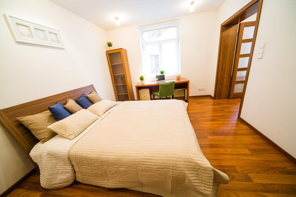 Wawel Cracow Old City Apartments - Friendhouse Apartments คราคูฟ ภายนอก รูปภาพ